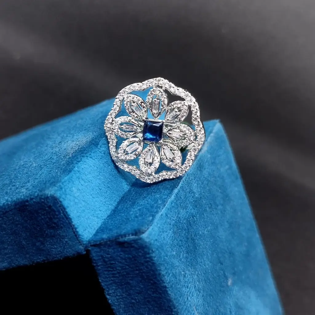 Luxury Floral Square Finger Ring with Royal Blue Center Stone - Image 2
