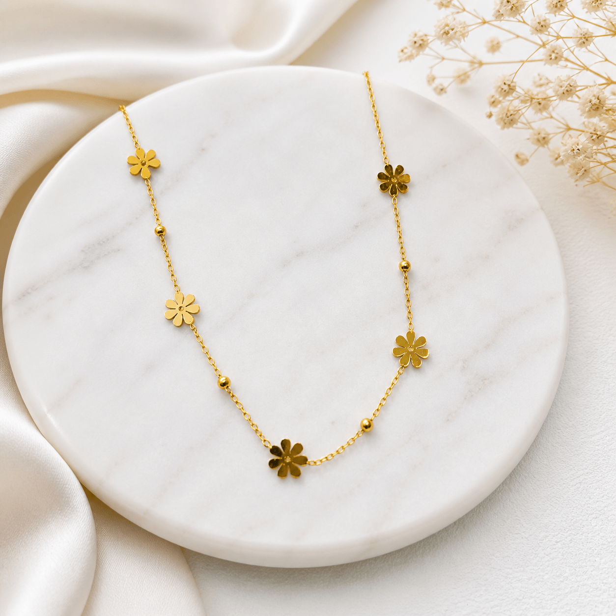 Elegant Gold Daisy Charm Necklace – Minimal Luxury Floral Jewelry for Everyday Wear - Image 2